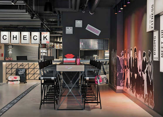 Moxy Duesseldorf City 1