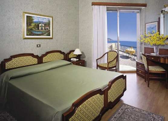 Hotel Bellevue Et Mediterranée 1