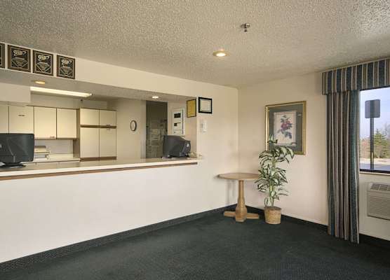 Travelodge by Wyndham Hudsonville 1