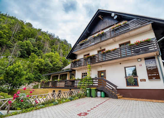 Bed & Breakfast Hisa Resje 1