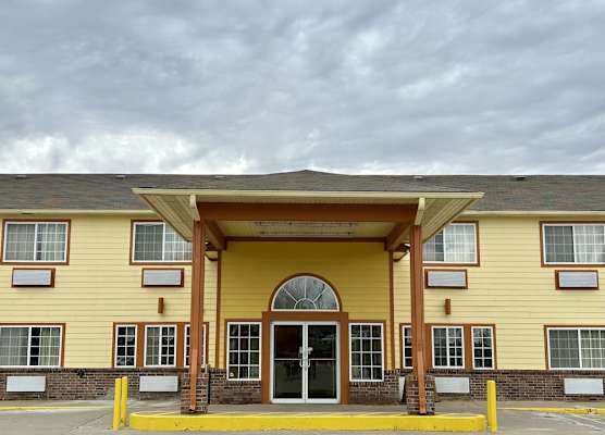 Super 8 by Wyndham Platte City Kansas City Area 1