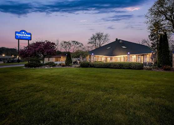 AmericInn by Wyndham Delafield-Milwaukee 1