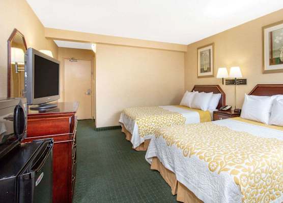 Days Inn by Wyndham College Park 1