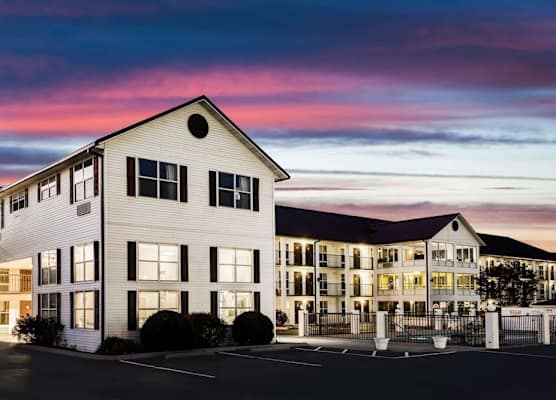Super 8 by Wyndham Sevierville Riverside 1