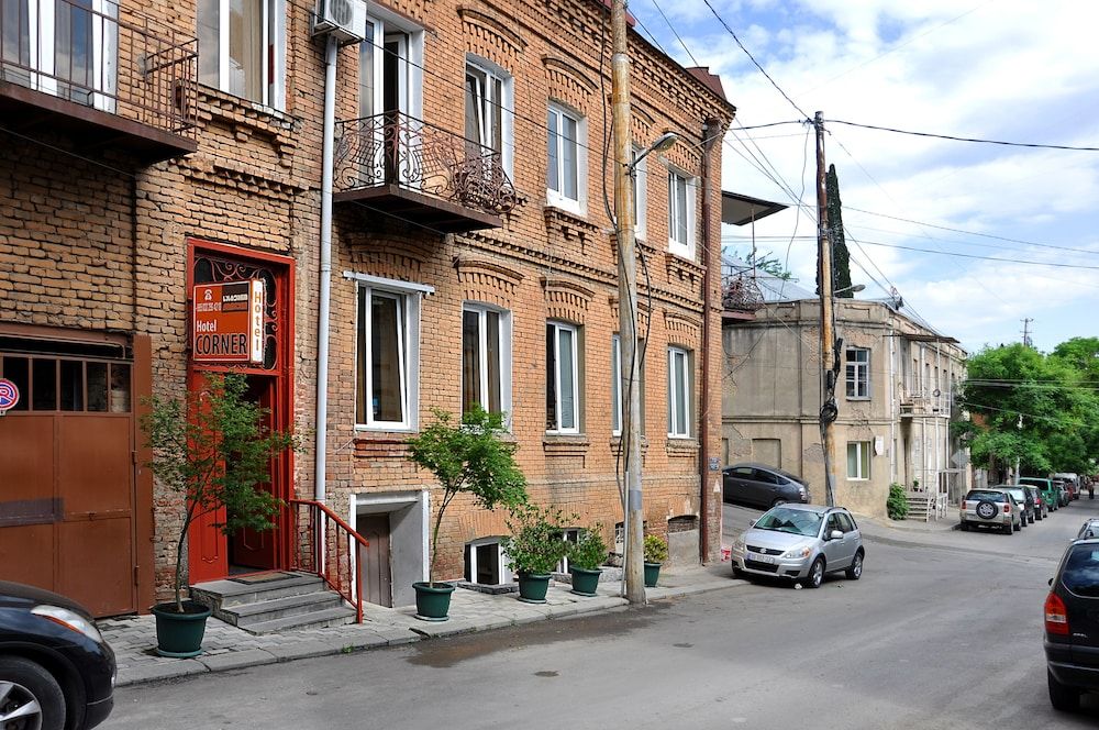 Paris - Tbilisi - Hotel Corner - Tbilisi