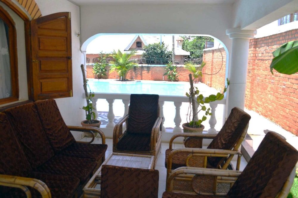 Paris - Tananarive - Iarimbato Hotel - Tananarive