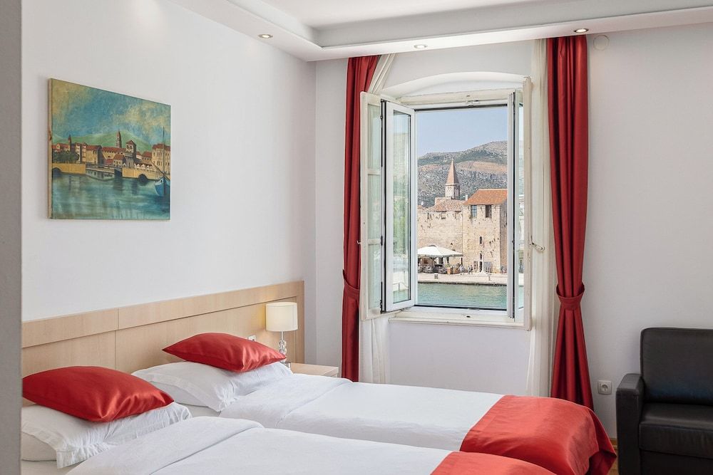 Paris - Trogir - Heritage Hotel Vila Sikaa - Trogir