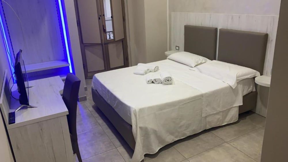 Bordeaux - Naples - Hotel Poker - Naples