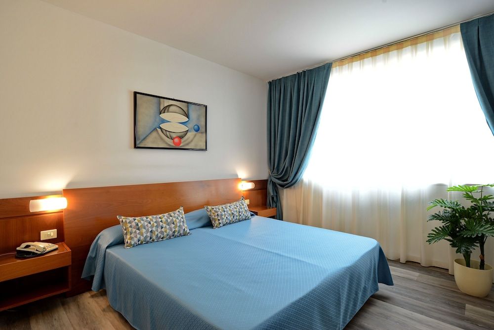 Lyon - Castelnuovo del Garda - Hotel Krystal - Castelnuovo del Garda