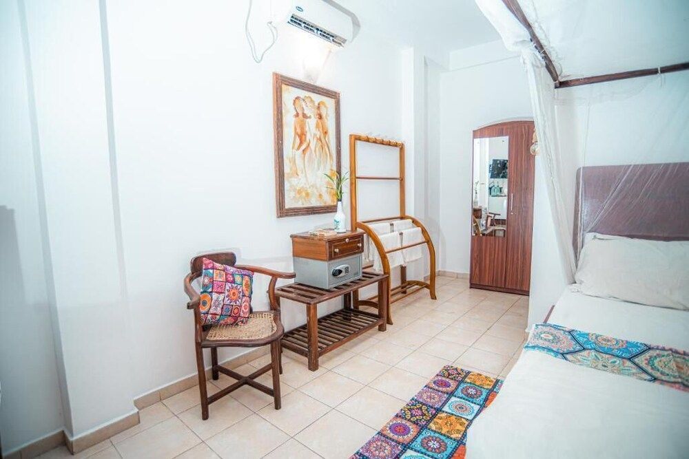 Paris - Unawatuna - Prime Time Hotel - Unawatuna