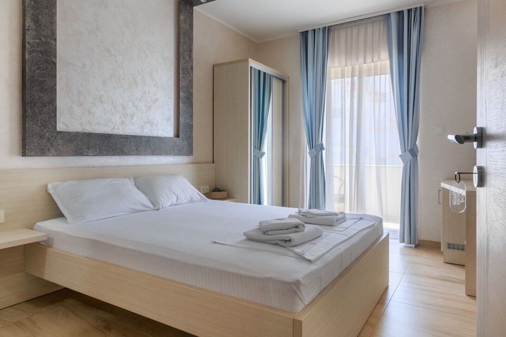 Paris - Herceg Novi - Hotel Maksim - Herceg Novi