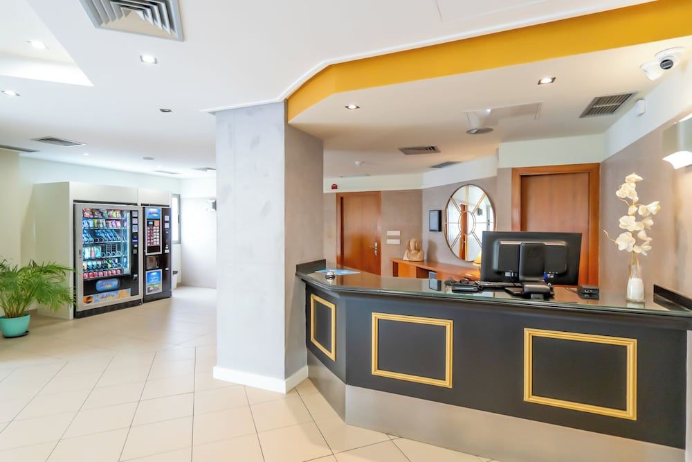 Lyon - Elche - Hotel YIT Ciudad de Elche - Elche