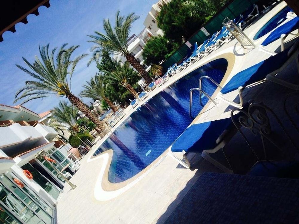 Bordeaux - Limassol - M. Moniatis Hotel - Limassol