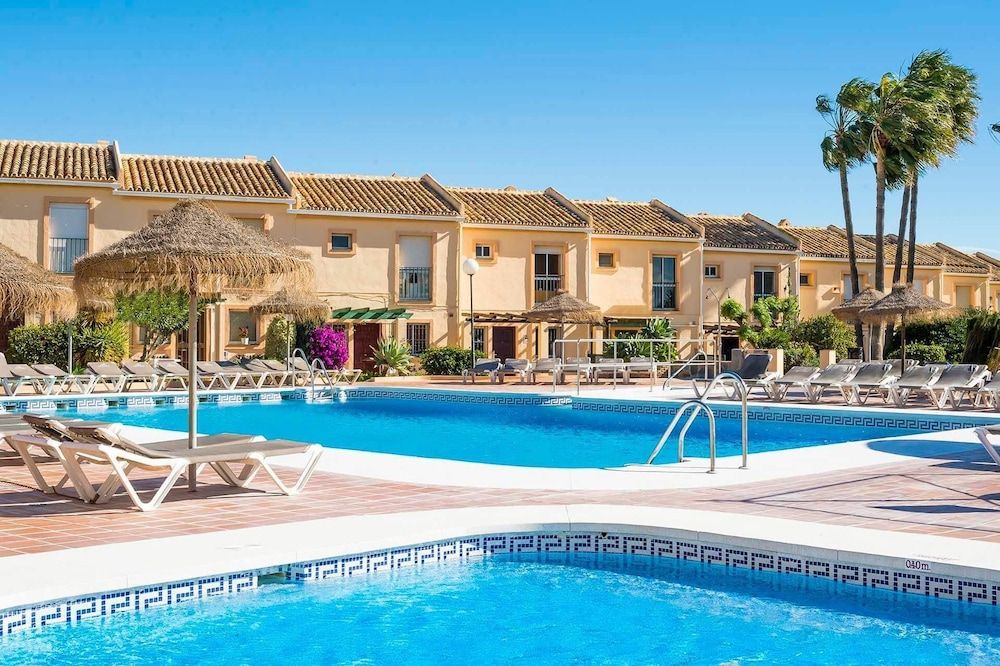 Lille - Fuengirola - Ramada Hotel & Suites by Wyndham Costa del Sol - Fuengirola