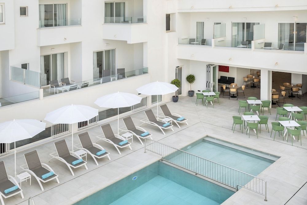 Lille - Cala Millor - Aparthotel Marina Drach - Cala Millor