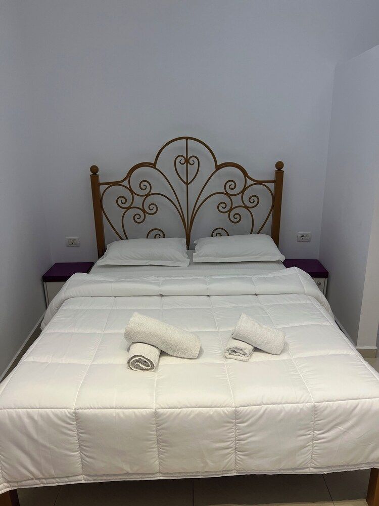 Paris - Tiranë - Golden Flower Hotel - Tiranë