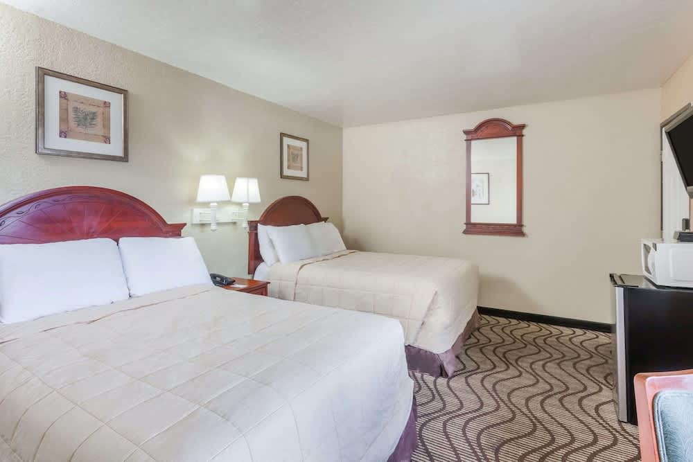 Travelodge by Wyndham Victorville 2