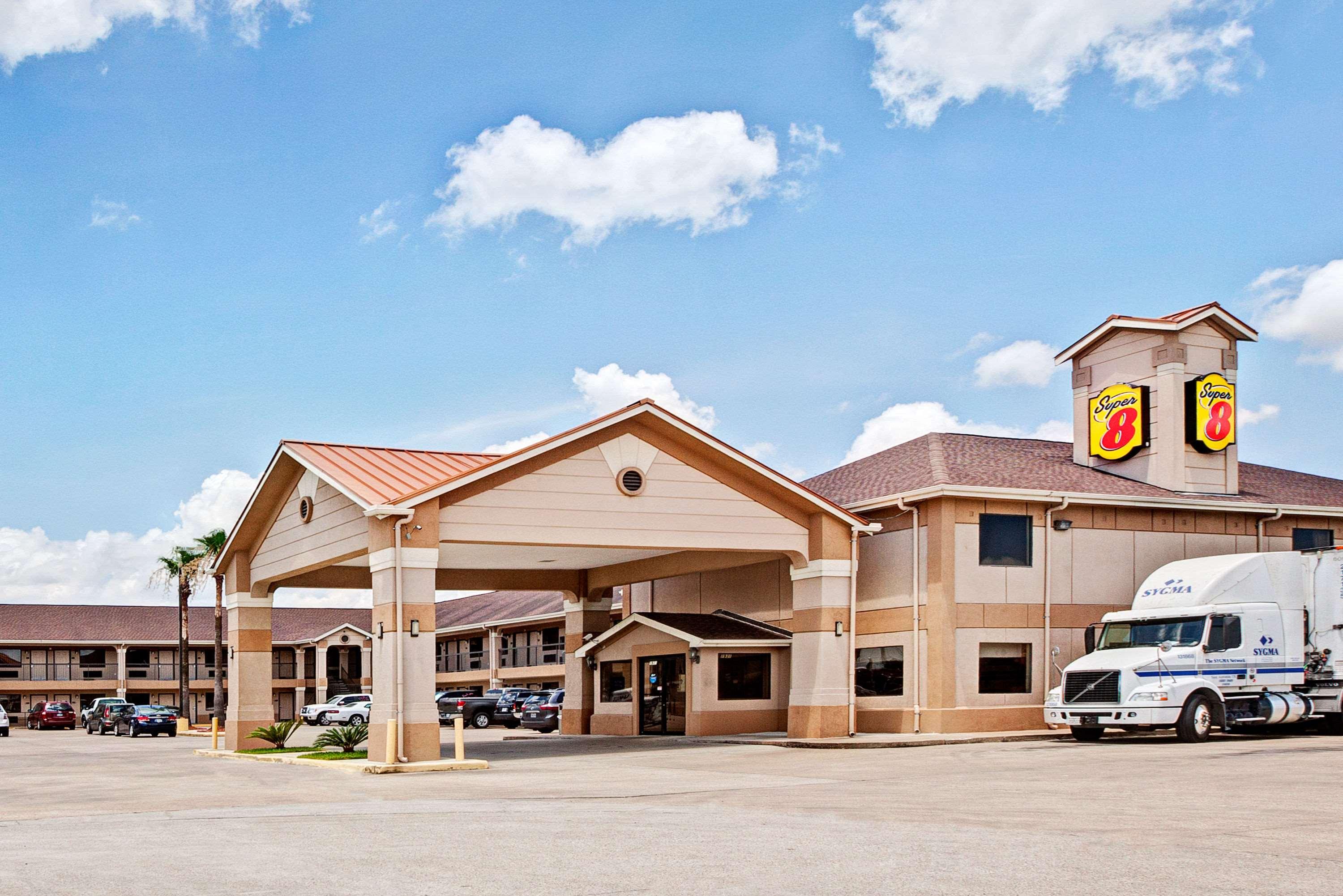 Super 8 By Wyndham Baytown 2