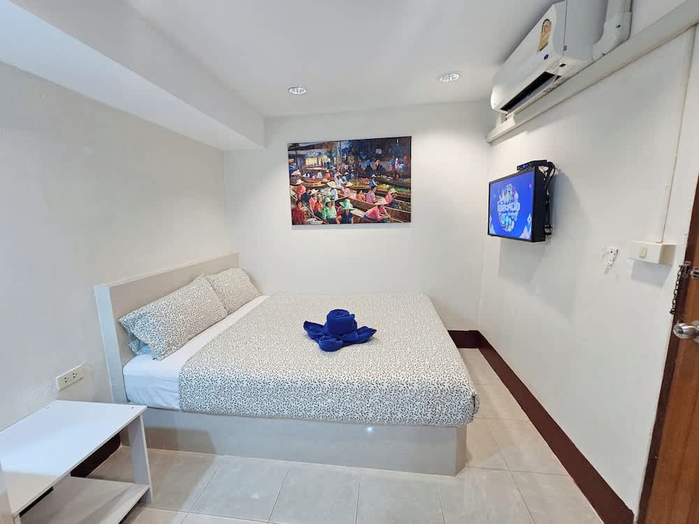 Walking Street Guest House 1