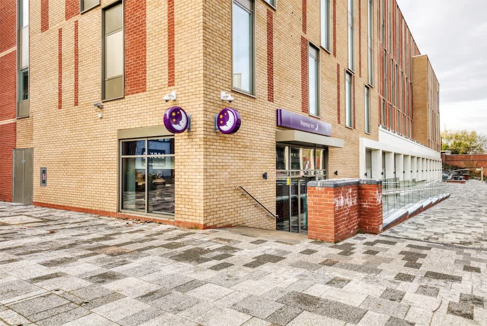 Premier Inn Banbury Town Centre - Castle Quay 1