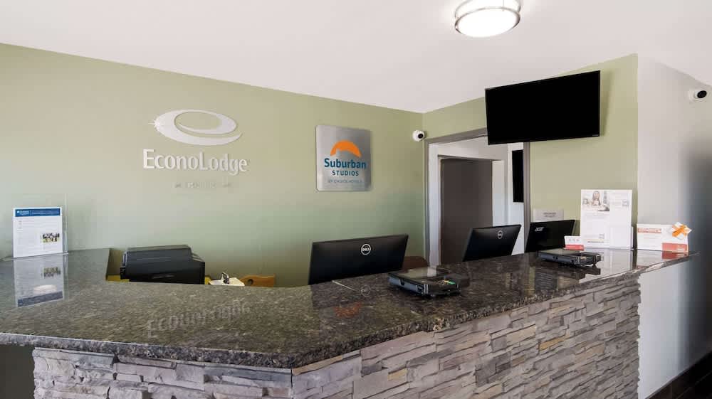 Econo Lodge Portage 2