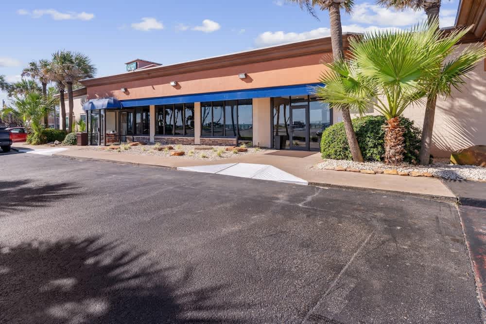 Beachfront Palms Resort Galveston, an Ascend Collection Hotel 1