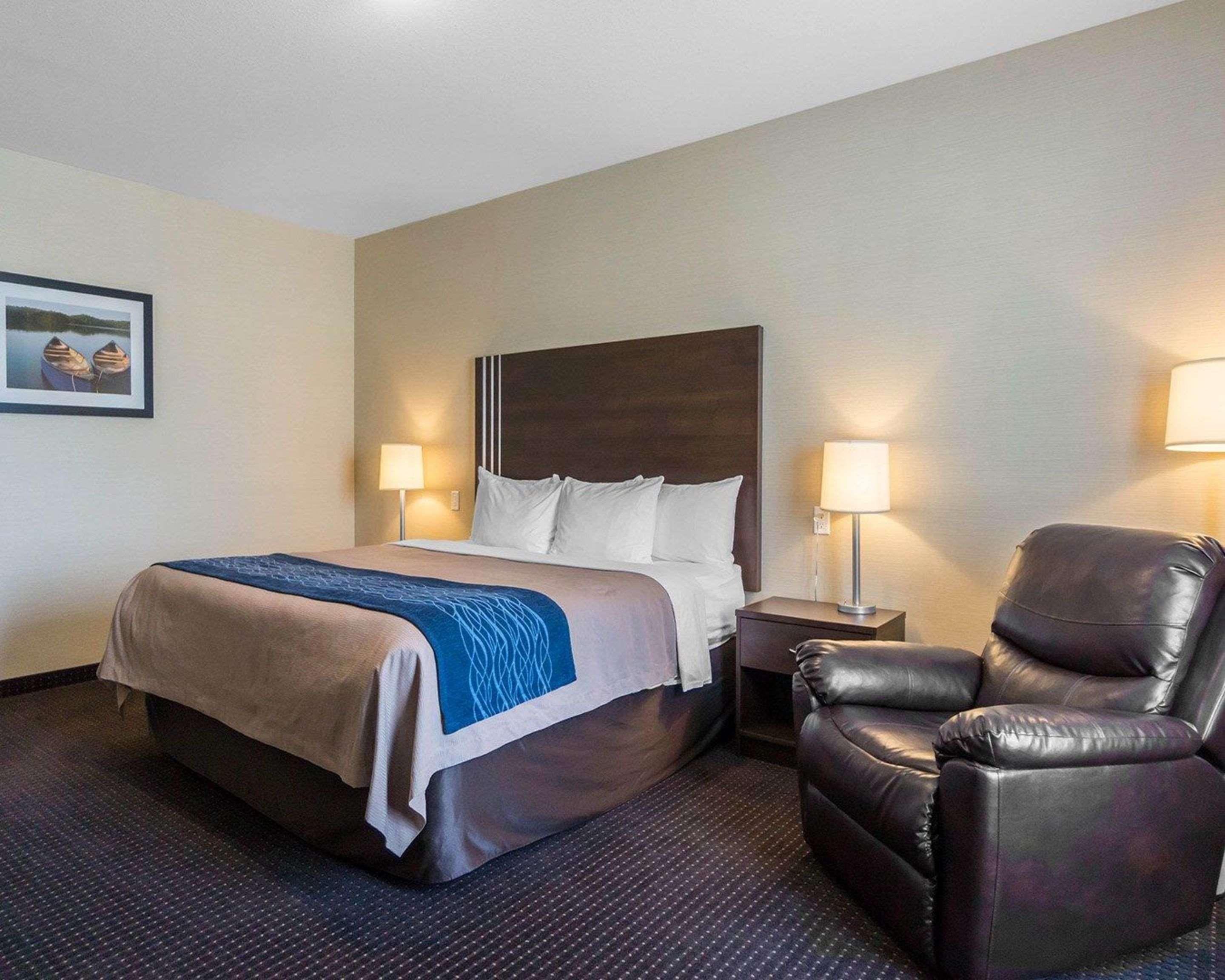 Comfort Inn & Suites Fox Creek 1