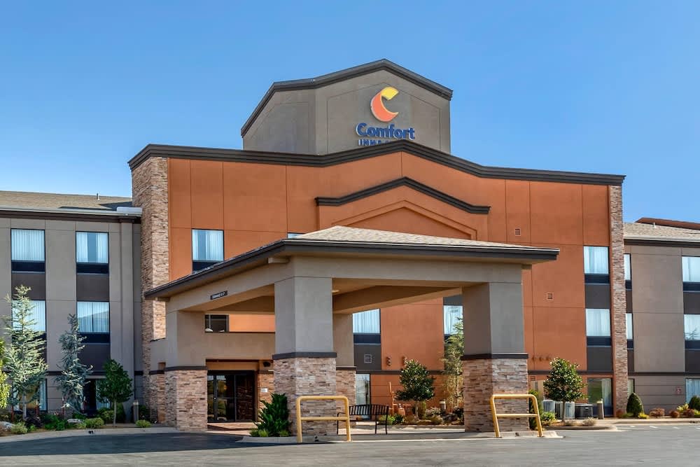 Comfort Inn & Suites Pauls Valley - City Lake 1