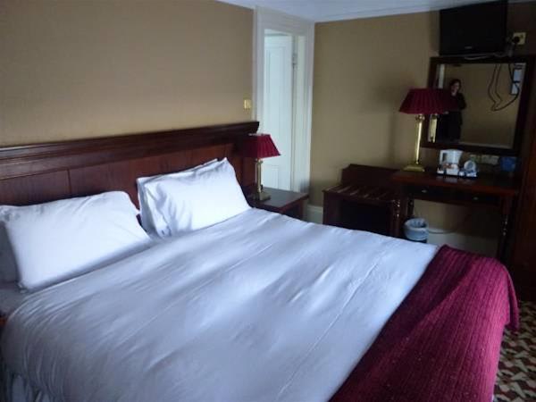 Riverbank House Hotel 1