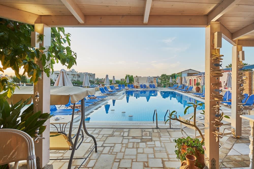 Golden Bay Apartments-Garden Haven 1