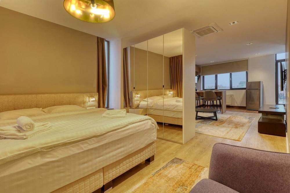 Uni88 ApartHotel 1