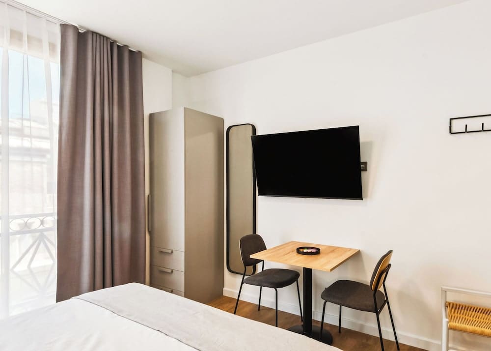 Limehome Piraeus Port 2