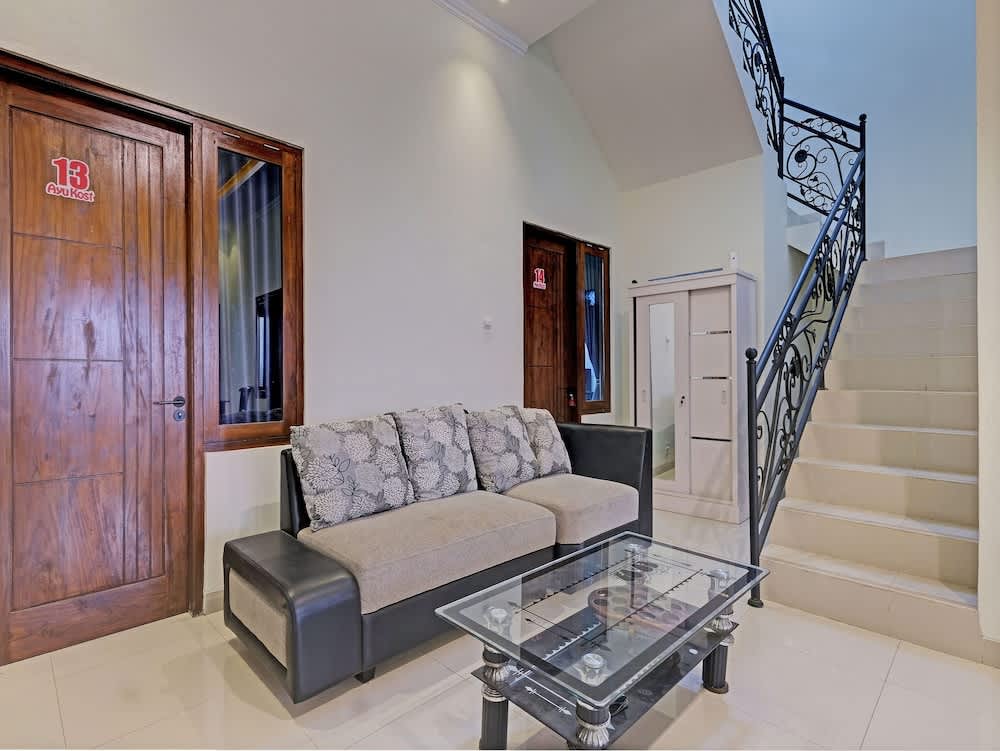 OYO Life 92935 Ayu Kost Eksklusif 2