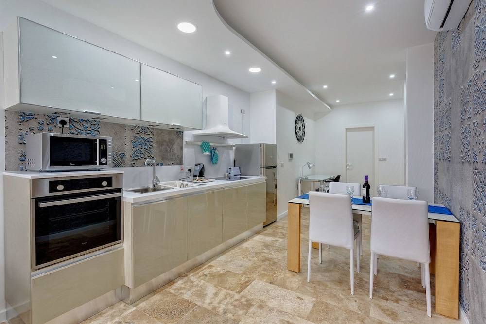 Modern 2 Bedroom Apartment in St Julians 1