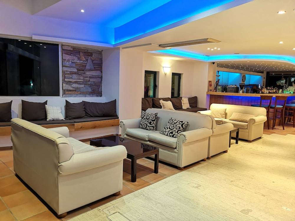 Elmi Beach Hotel & Suites 2