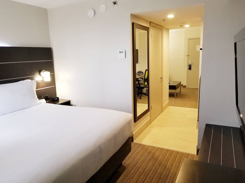 Holiday Inn Express & Suites MIAMI - HIALEAH by IHG 2