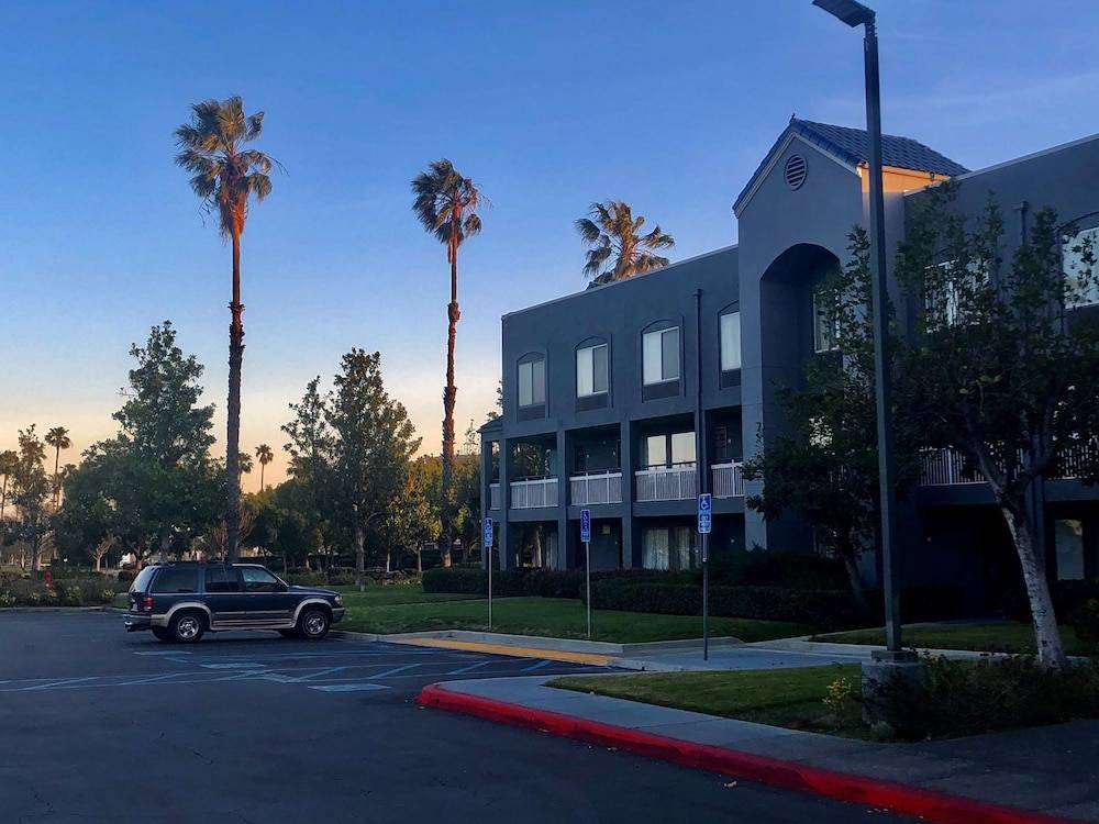 SureStay Hotel by Best Western Ontario Airport 1