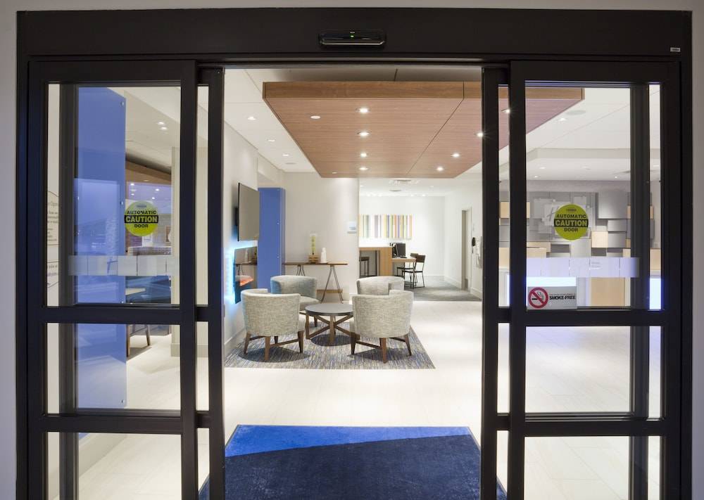 Holiday Inn Express ROSEVILLE-ST. PAUL by IHG 2
