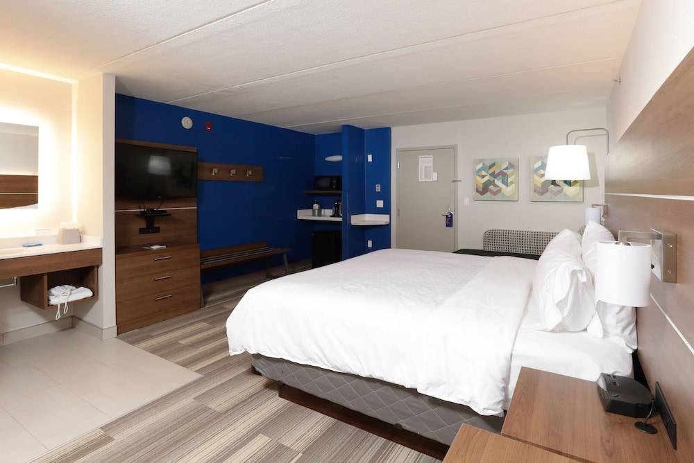 Holiday Inn Express & Suites TEMPE by IHG 2