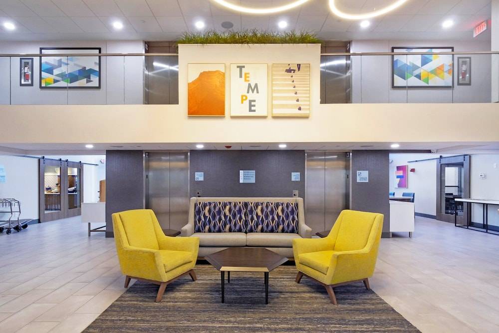 Holiday Inn Express & Suites PHOENIX-TEMPE by IHG 1