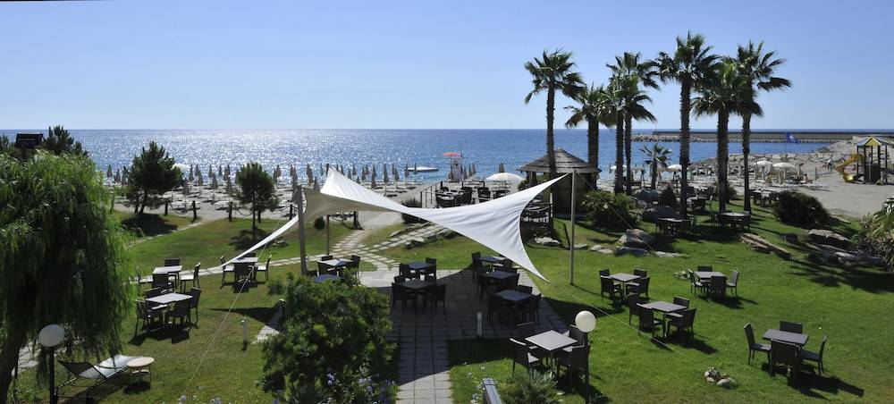 Aregai Marina Hotel & Residence 1