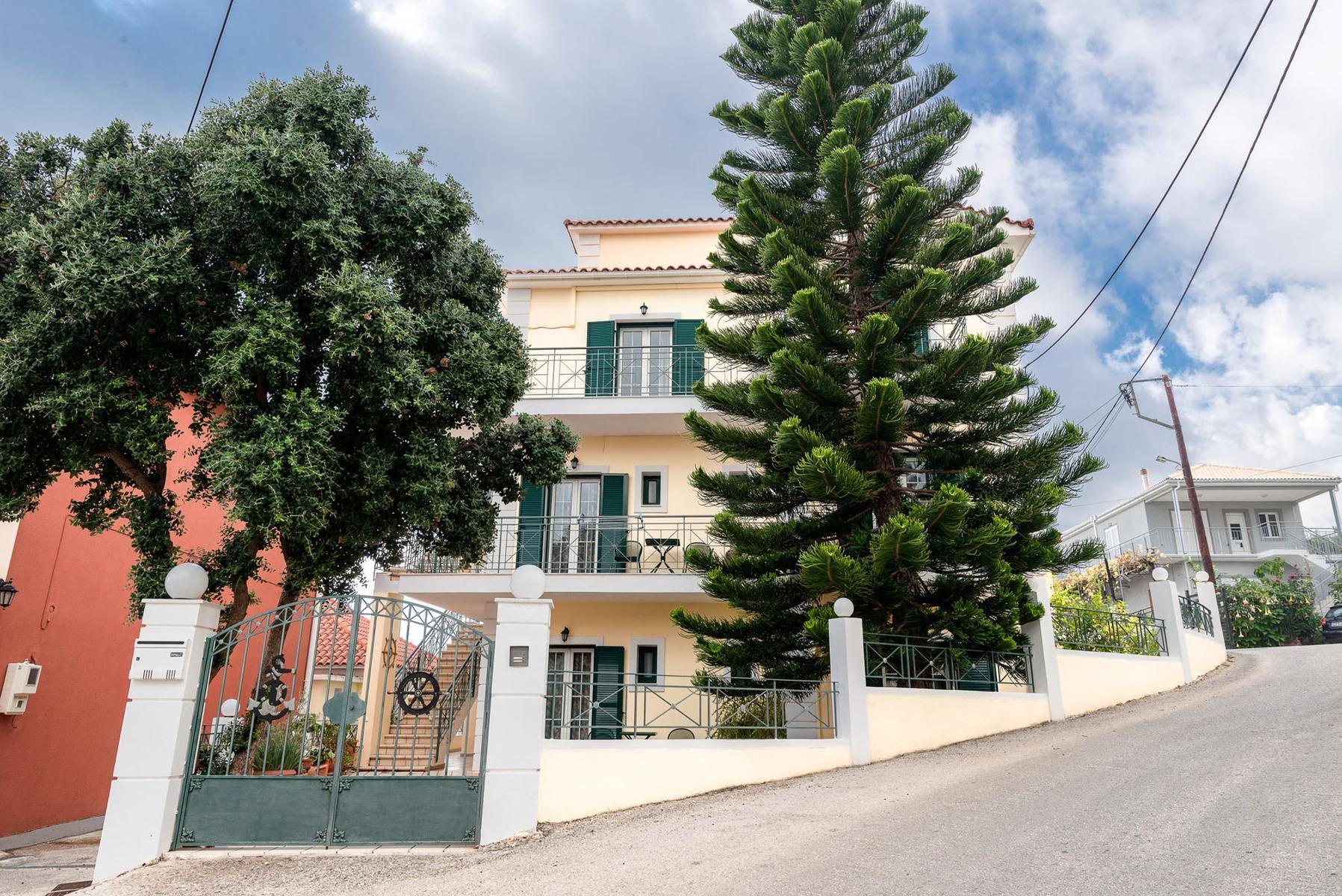 Naftilos Studios 1