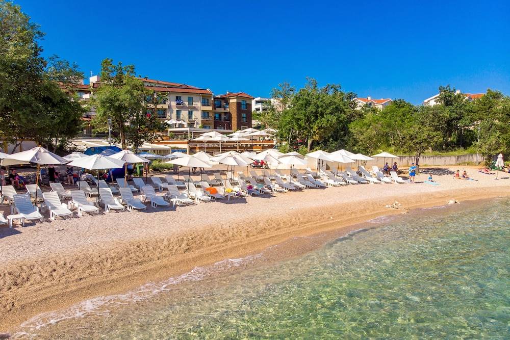 Blue Waves Resort 1