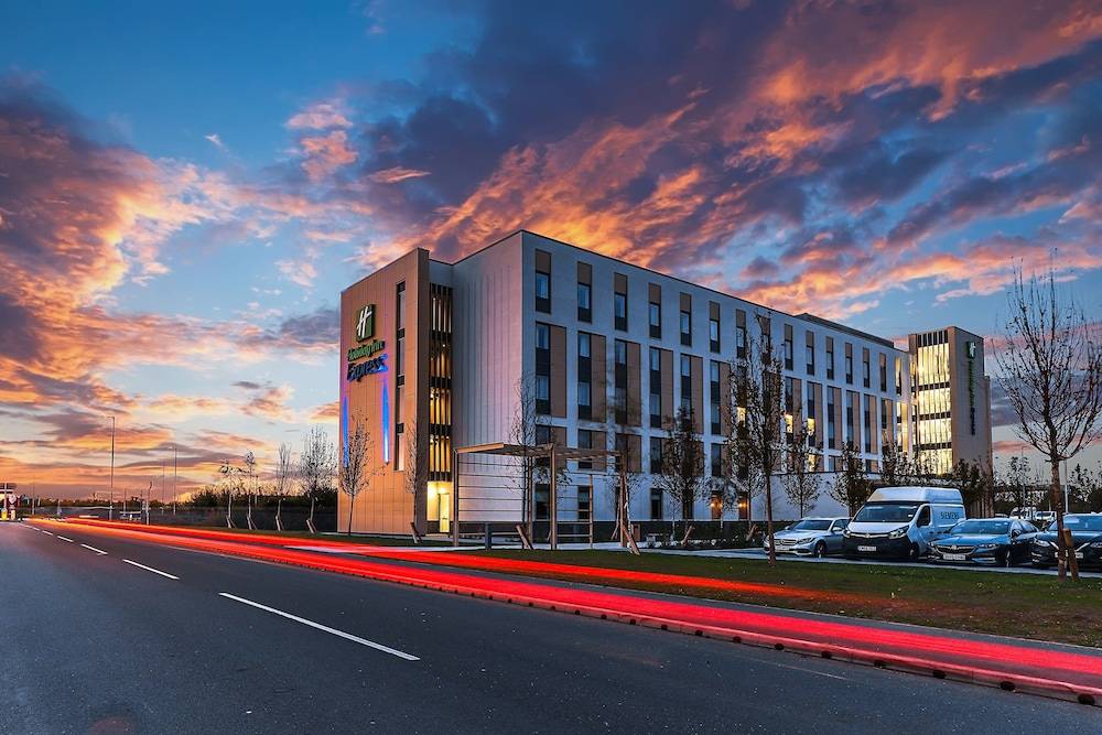 Holiday Inn Express BICESTER by IHG 1