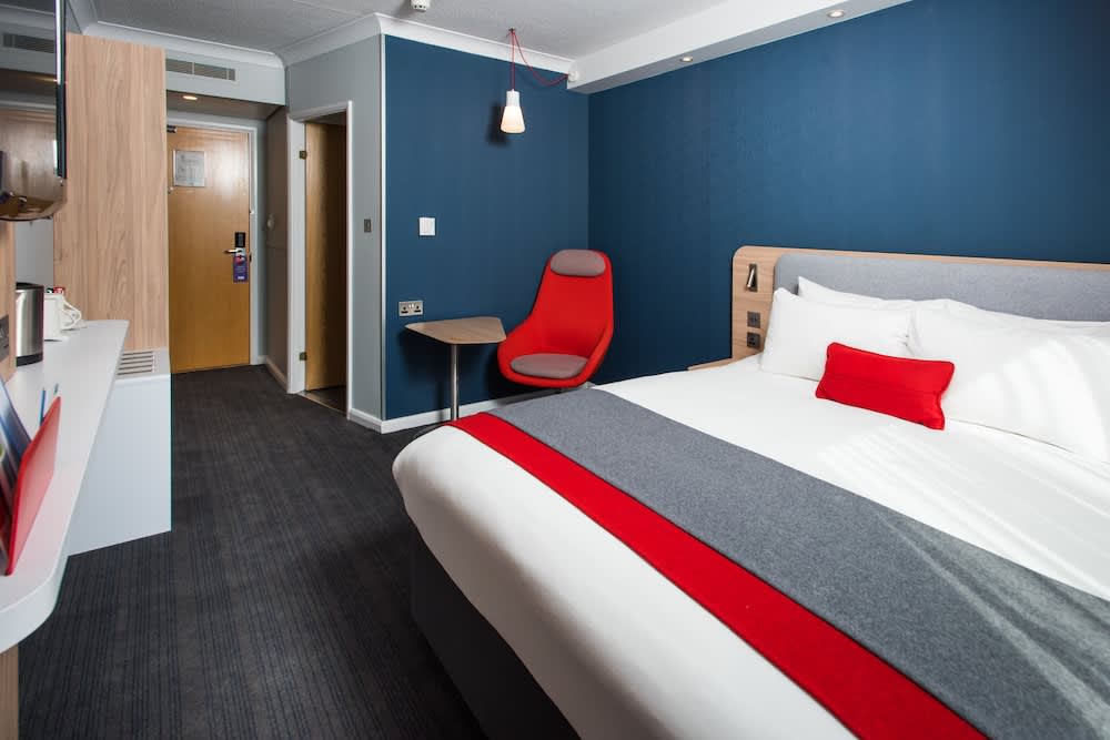 Holiday Inn Express LONDON - LUTON AIRPORT by IHG 1