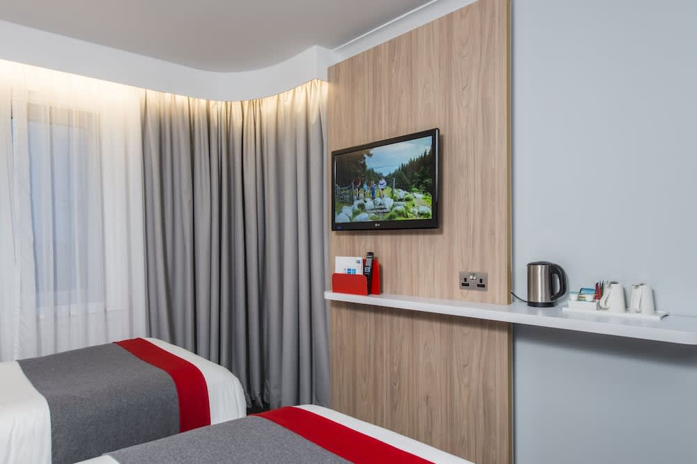 Holiday Inn Express LONDON - LUTON AIRPORT by IHG 2