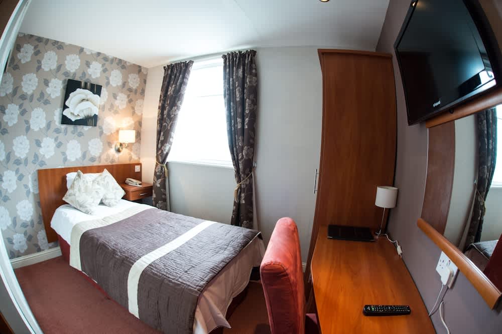 Thomas James Hotel 2