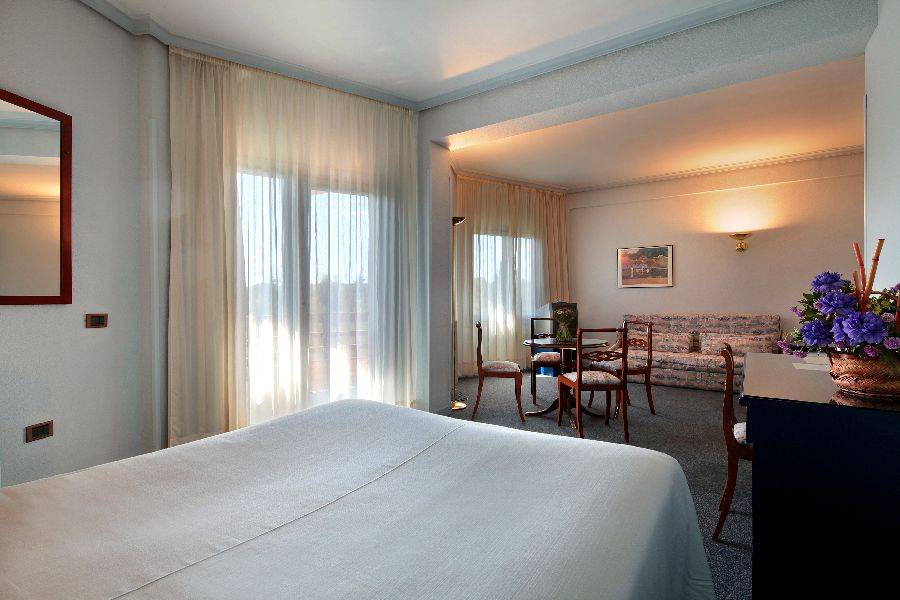 Hotel Rey Sancho Ramírez 1
