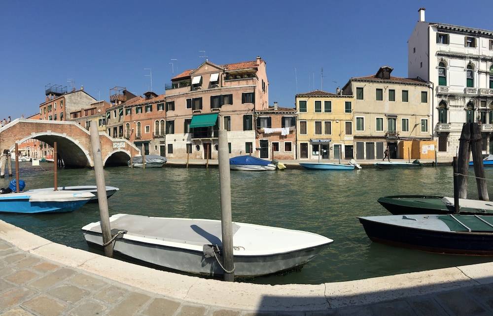 Princess Guest House Canal View 1