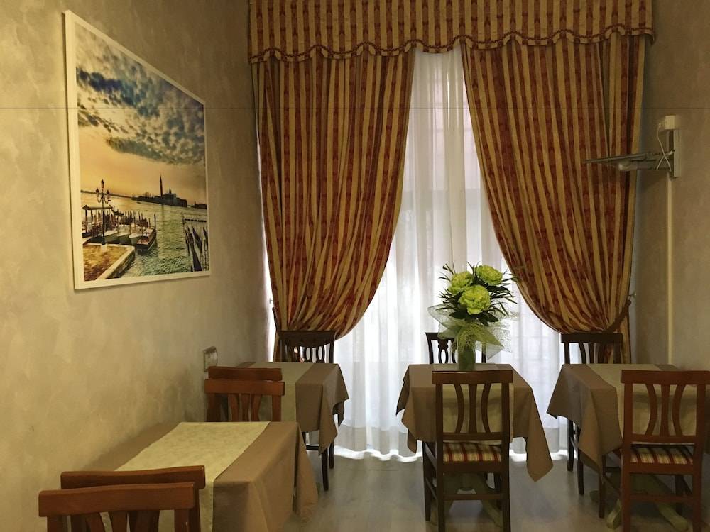 Palazzo Lion Morosini - Check in presso Locanda Ai Santi Apostoli 2
